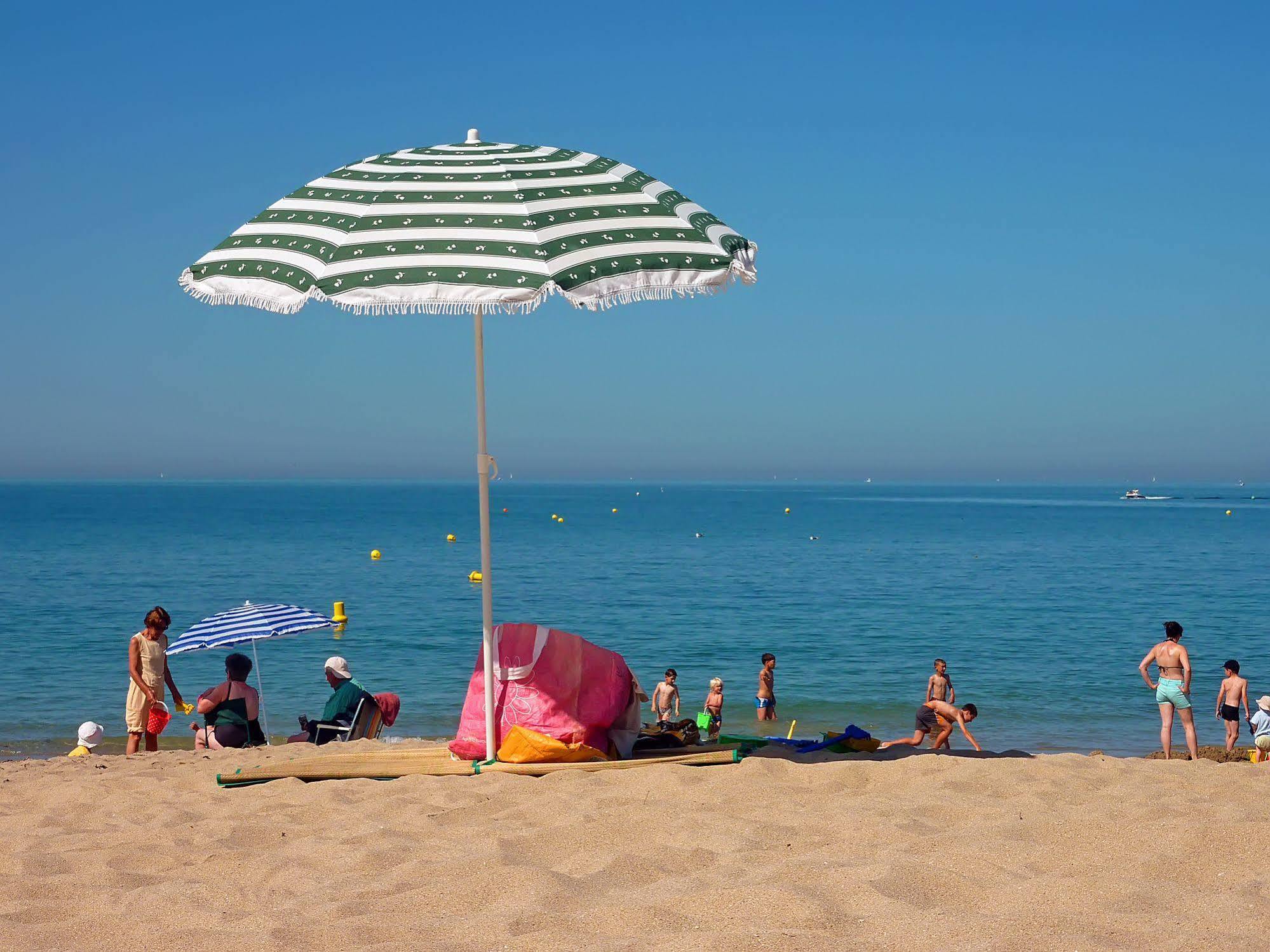 Hotel Des Falaises Villers-sur-Mer Buitenkant foto